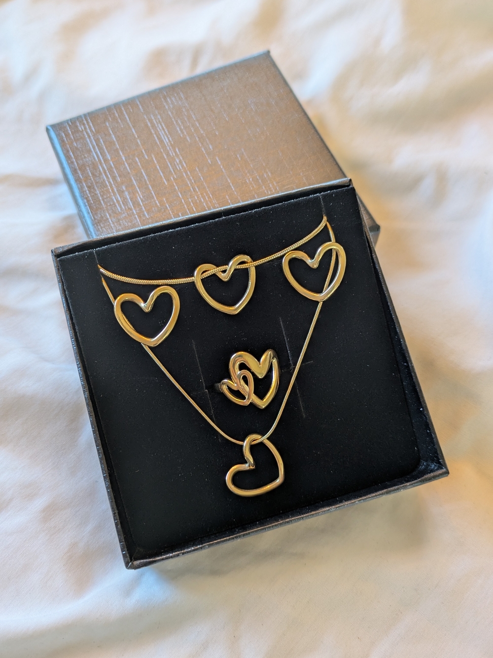 Brand New 18K Gold-Plated 4-Piece Jewelry Set Tarnish-Free • Hypoallergenic🌷